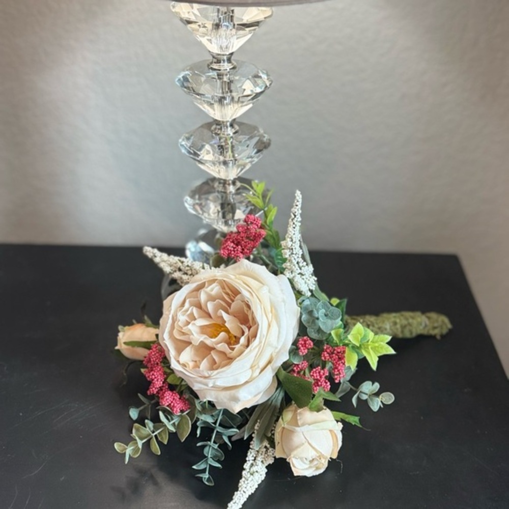 IT’S NEW Small Cream and Green Faux Floral Accent Arrangement